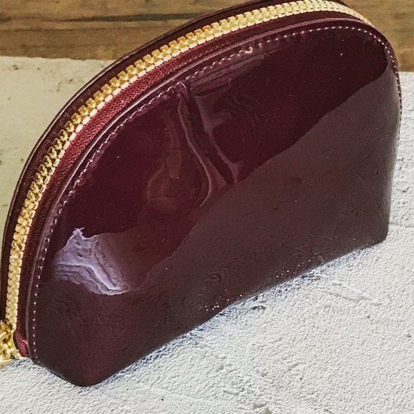 Marc Jacobs Handbags - Marc Jacobs Patent Leather cosmetic bag wine red